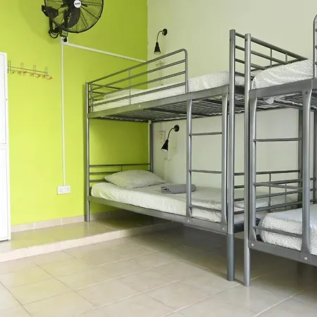 אכסניה Lemongrass *