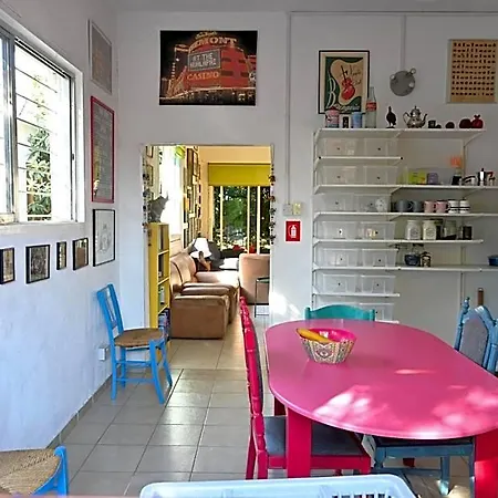 Lemongrass Hostel *
